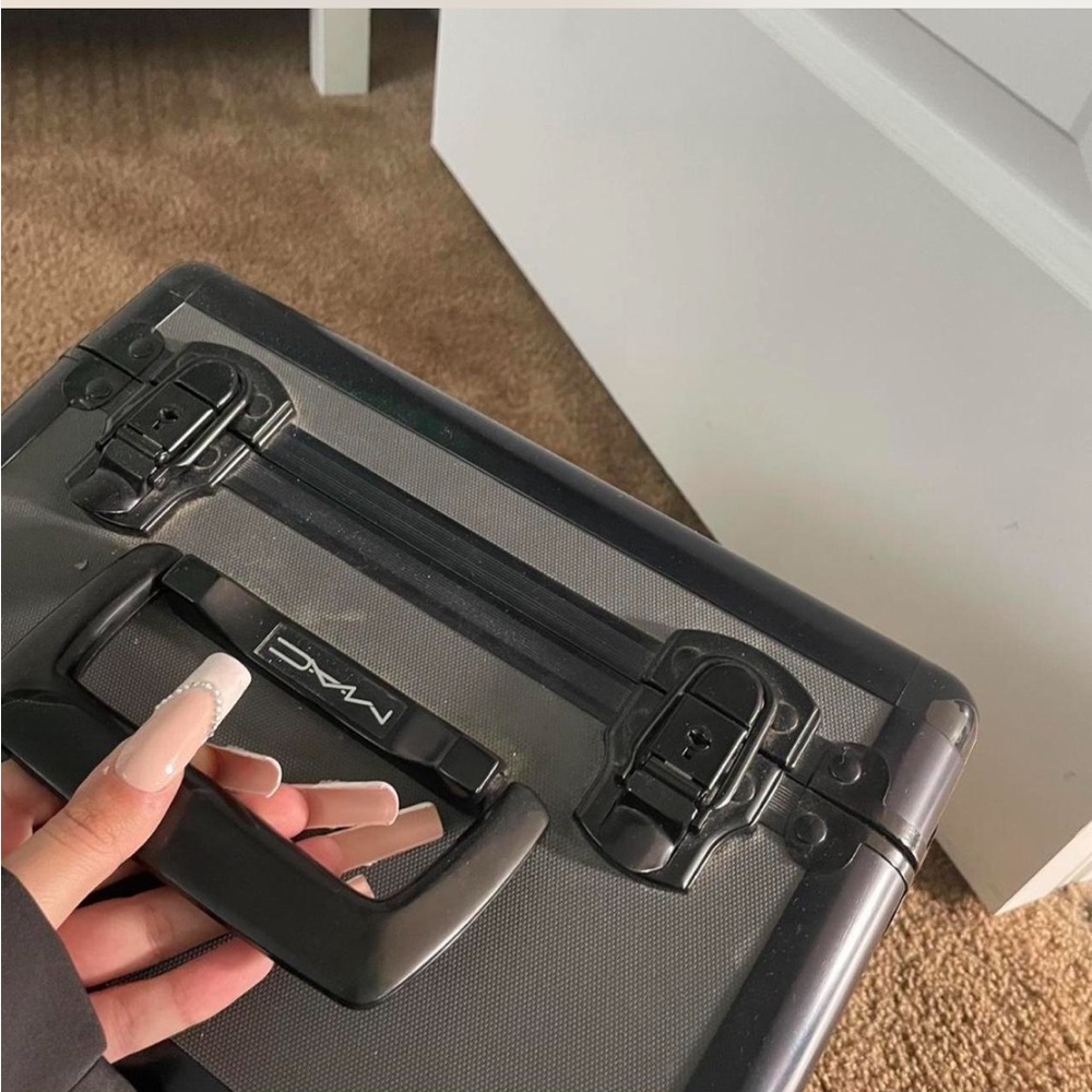 Mac Makeup Case - image 3